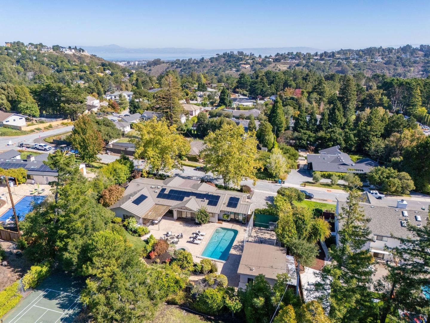 Detail Gallery Image 12 of 150 For 1485 Oak Rim Dr, Hillsborough,  CA 94010 - 5 Beds | 5/1 Baths