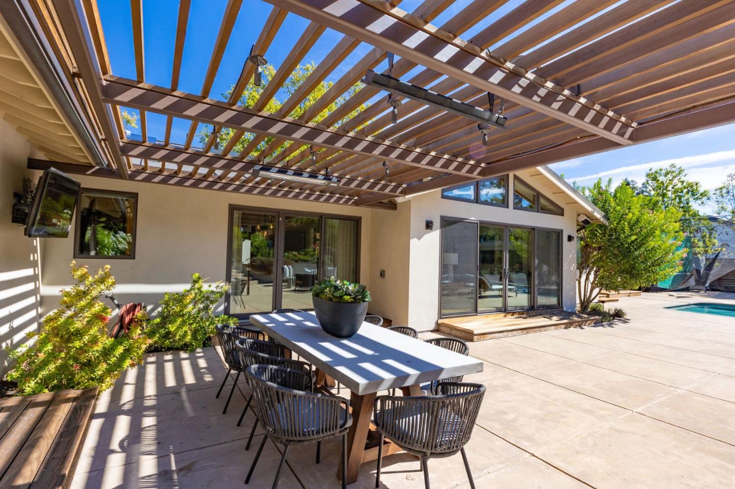 Detail Gallery Image 121 of 150 For 1485 Oak Rim Dr, Hillsborough,  CA 94010 - 5 Beds | 5/1 Baths