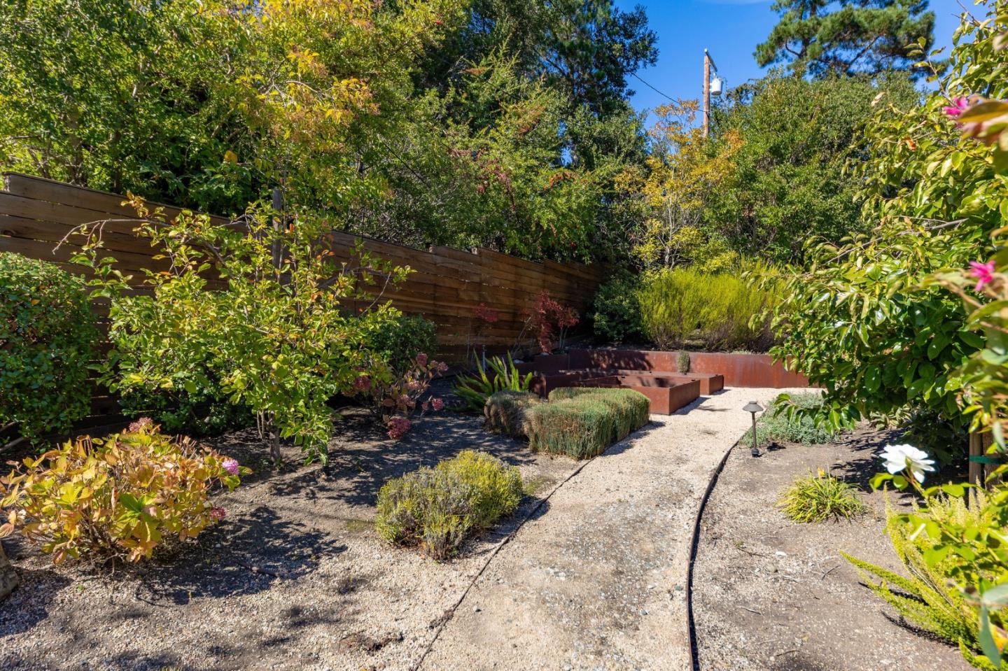 Detail Gallery Image 130 of 150 For 1485 Oak Rim Dr, Hillsborough,  CA 94010 - 5 Beds | 5/1 Baths