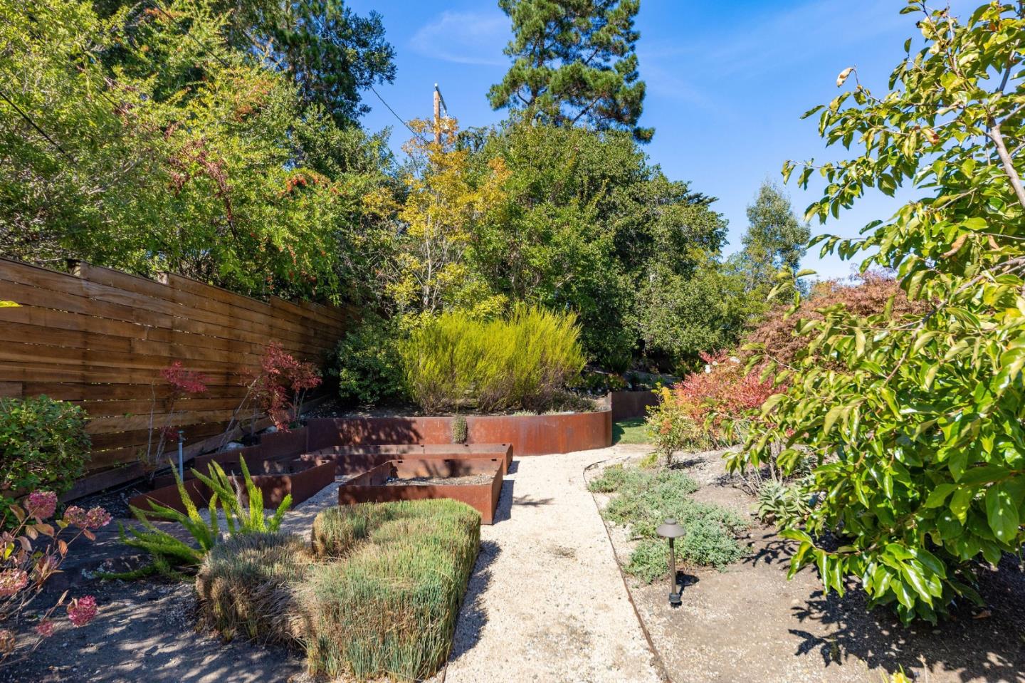 Detail Gallery Image 131 of 150 For 1485 Oak Rim Dr, Hillsborough,  CA 94010 - 5 Beds | 5/1 Baths