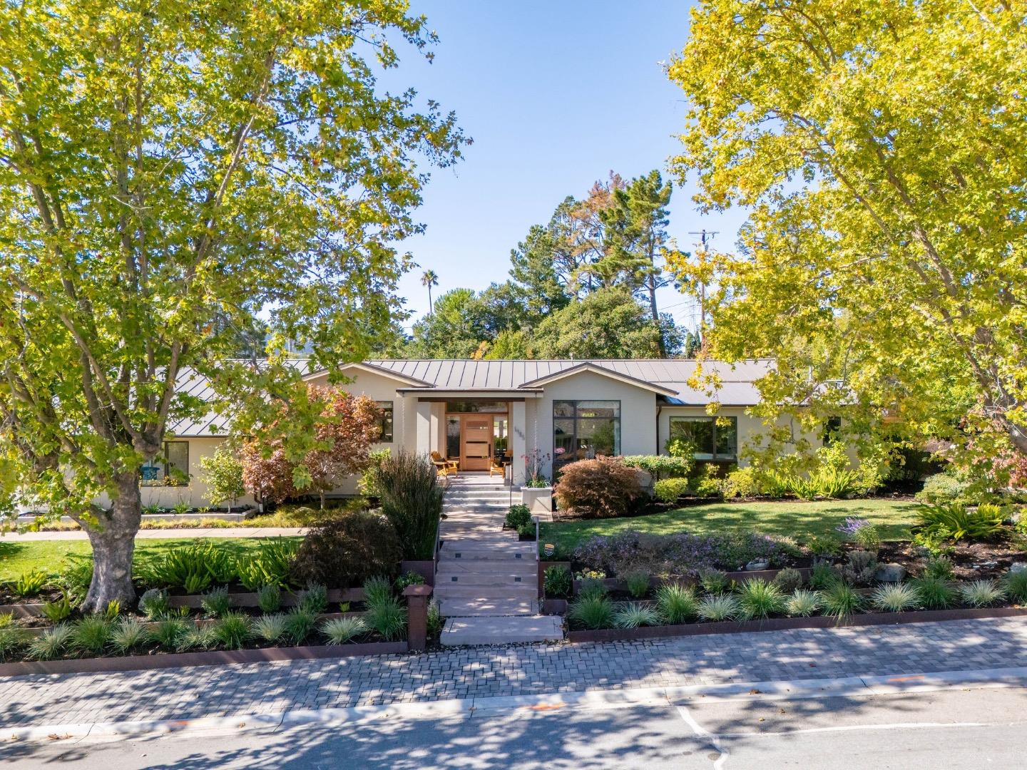 Detail Gallery Image 2 of 150 For 1485 Oak Rim Dr, Hillsborough,  CA 94010 - 5 Beds | 5/1 Baths