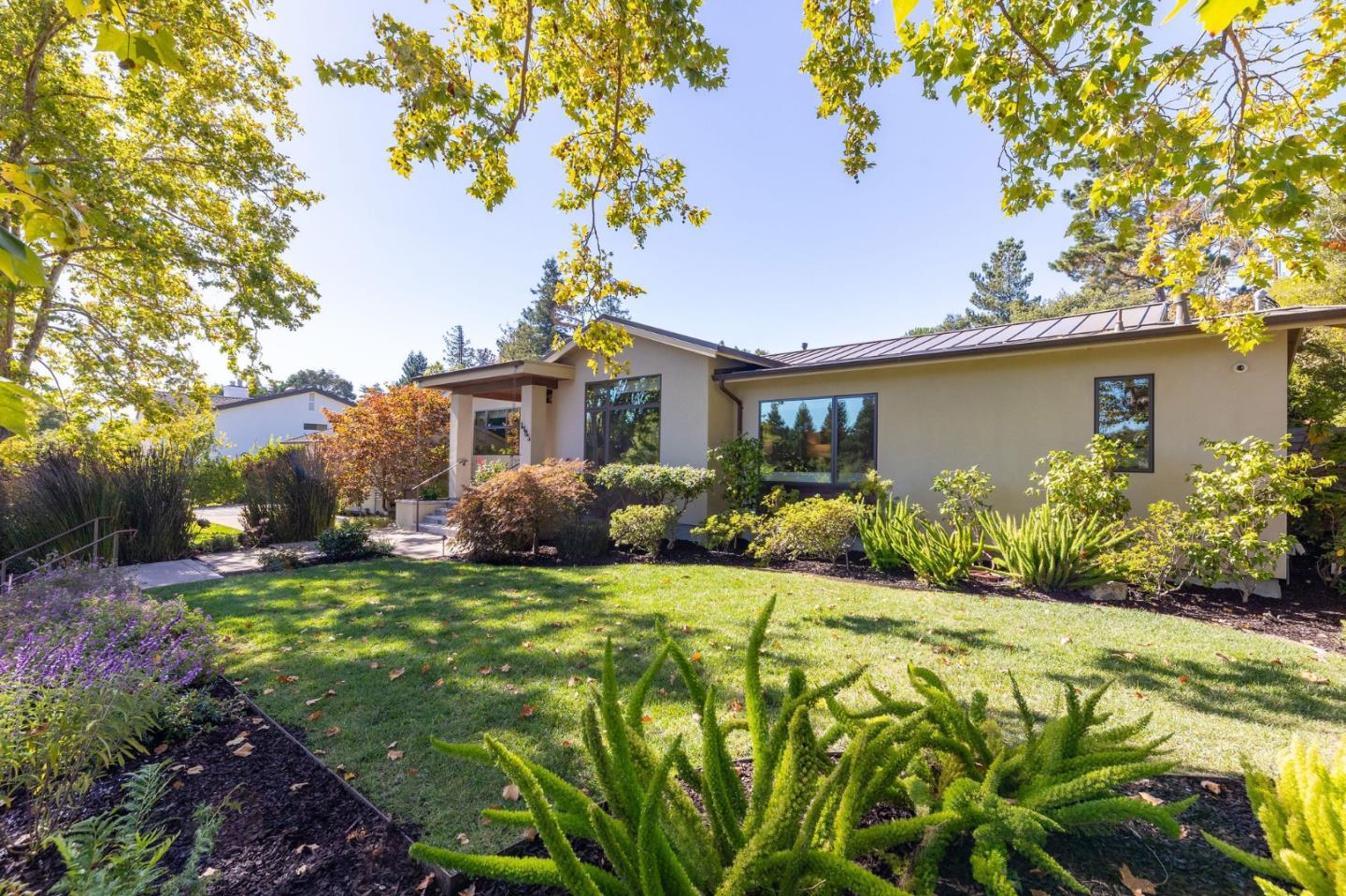 Detail Gallery Image 20 of 150 For 1485 Oak Rim Dr, Hillsborough,  CA 94010 - 5 Beds | 5/1 Baths