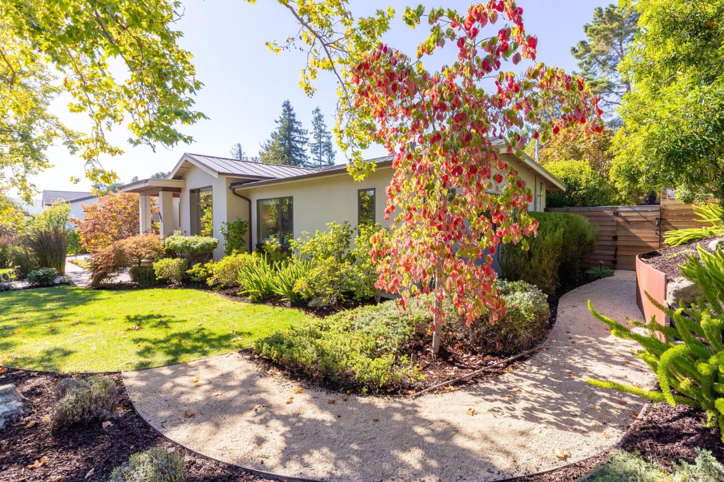 Detail Gallery Image 21 of 150 For 1485 Oak Rim Dr, Hillsborough,  CA 94010 - 5 Beds | 5/1 Baths