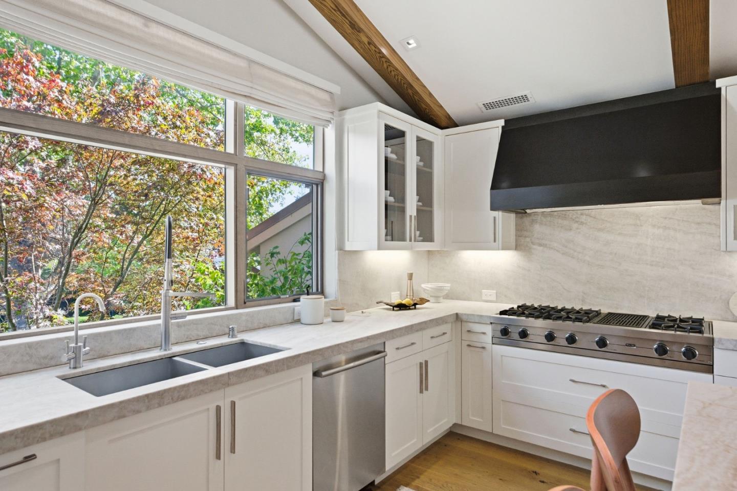 Detail Gallery Image 31 of 150 For 1485 Oak Rim Dr, Hillsborough,  CA 94010 - 5 Beds | 5/1 Baths