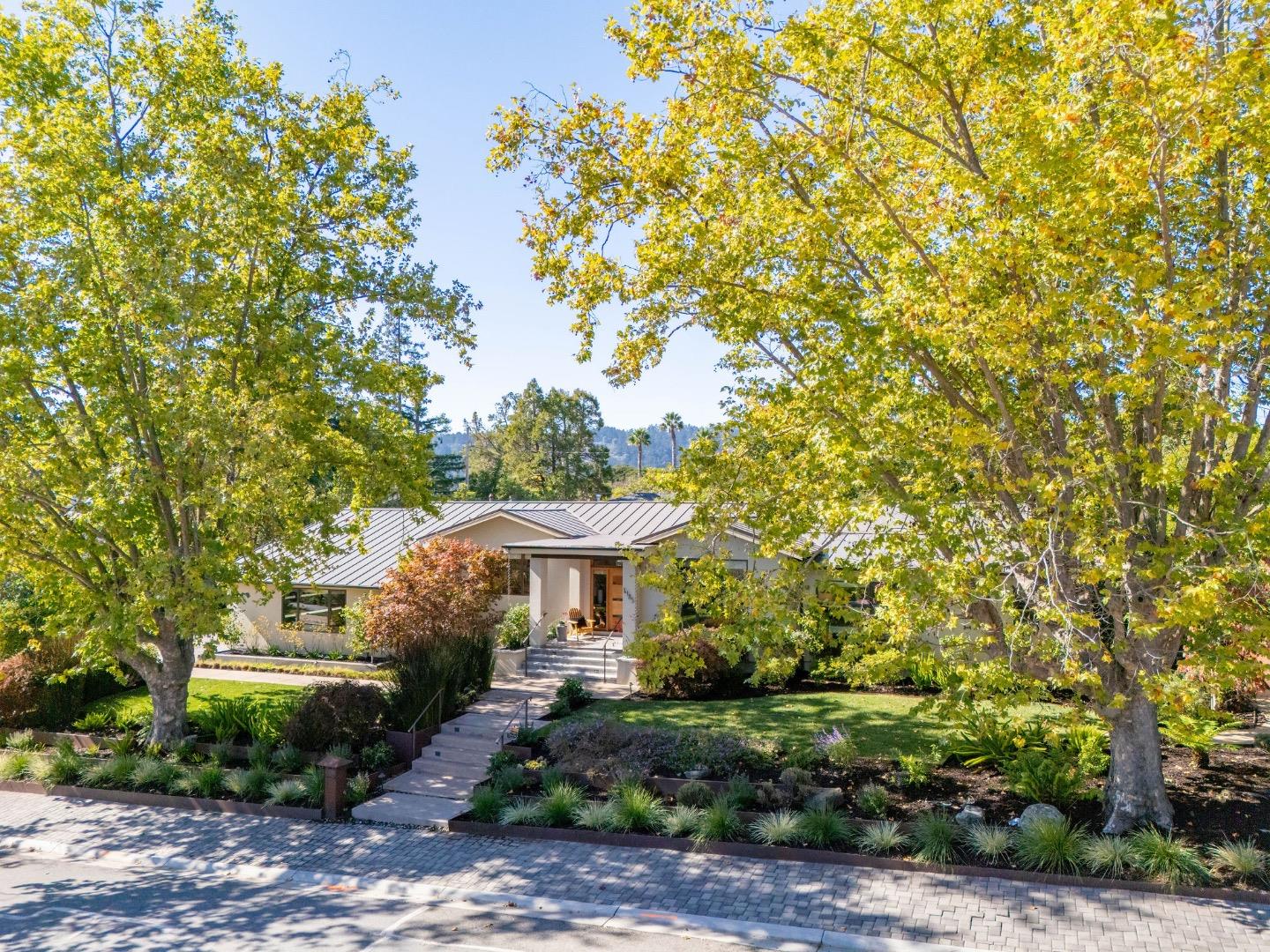 Detail Gallery Image 5 of 150 For 1485 Oak Rim Dr, Hillsborough,  CA 94010 - 5 Beds | 5/1 Baths