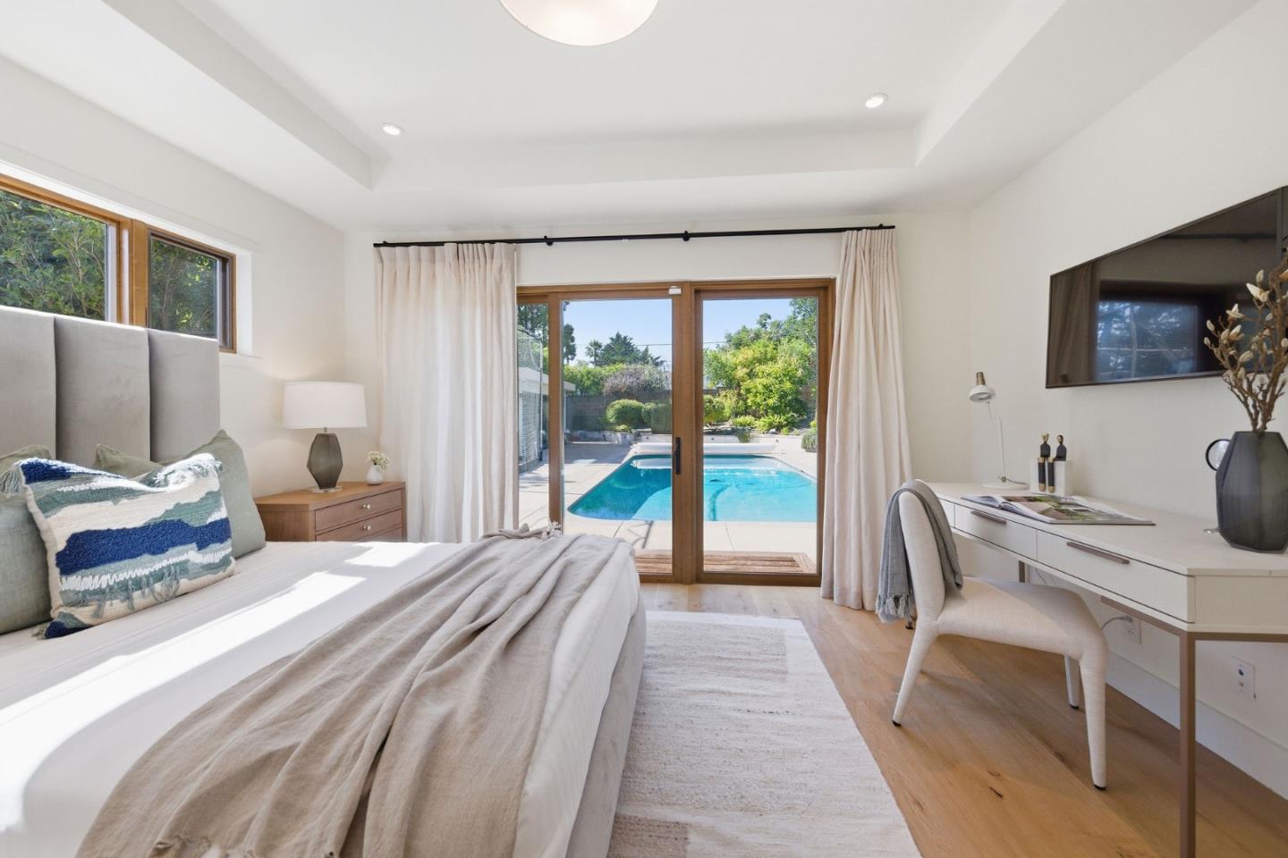 Detail Gallery Image 52 of 150 For 1485 Oak Rim Dr, Hillsborough,  CA 94010 - 5 Beds | 5/1 Baths