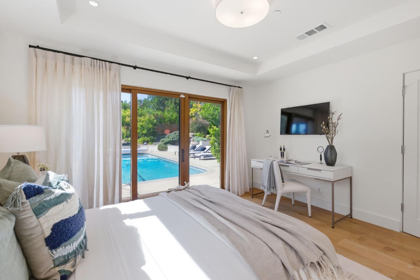 Detail Gallery Image 53 of 150 For 1485 Oak Rim Dr, Hillsborough,  CA 94010 - 5 Beds | 5/1 Baths