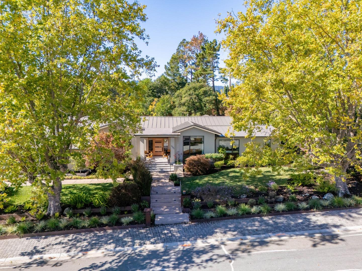 Detail Gallery Image 6 of 150 For 1485 Oak Rim Dr, Hillsborough,  CA 94010 - 5 Beds | 5/1 Baths