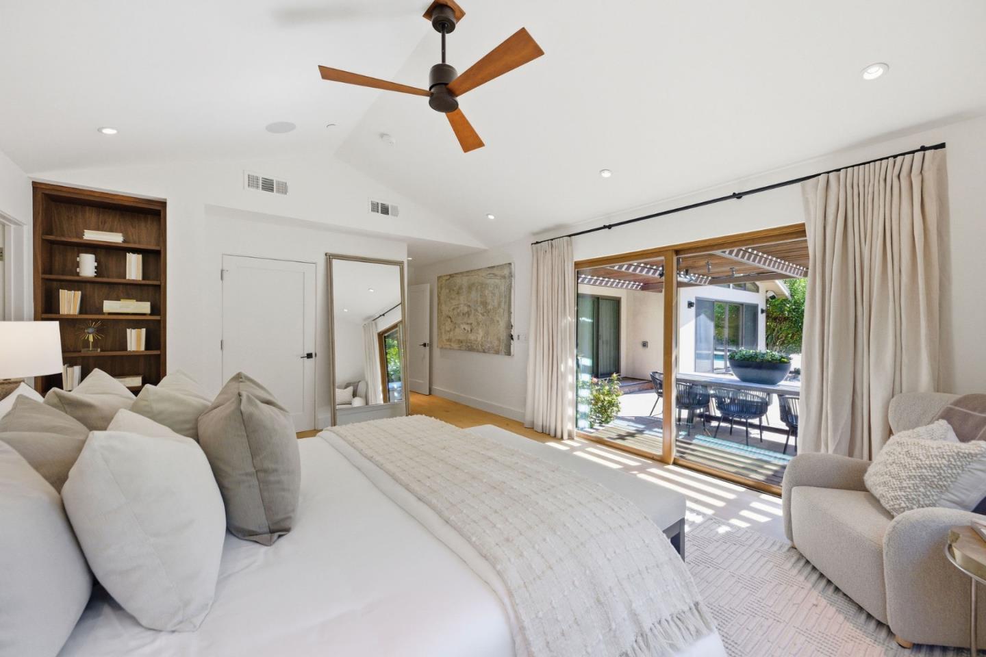 Detail Gallery Image 71 of 150 For 1485 Oak Rim Dr, Hillsborough,  CA 94010 - 5 Beds | 5/1 Baths