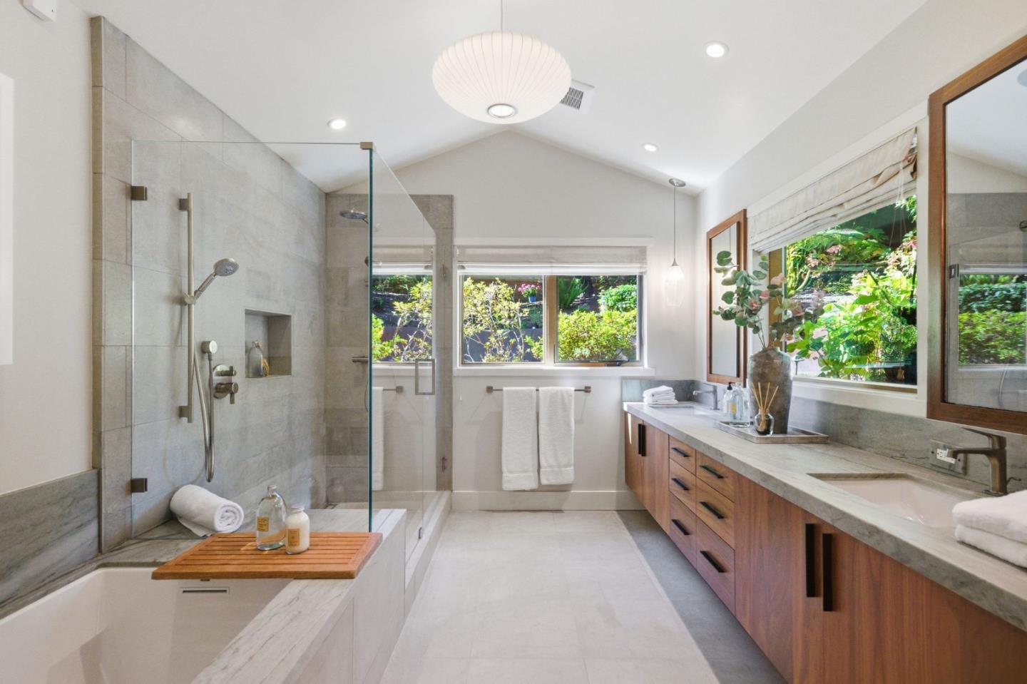 Detail Gallery Image 77 of 150 For 1485 Oak Rim Dr, Hillsborough,  CA 94010 - 5 Beds | 5/1 Baths