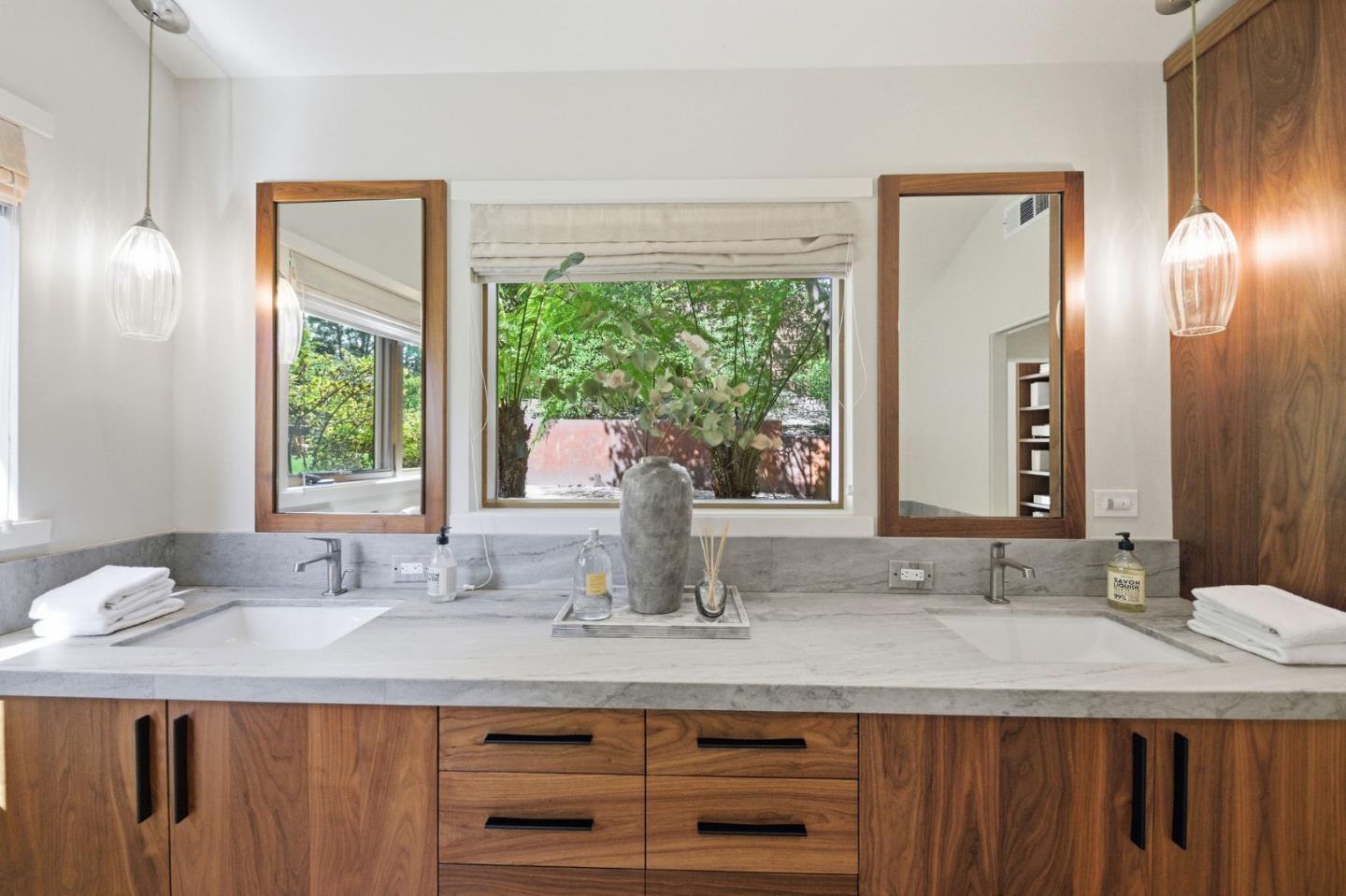 Detail Gallery Image 80 of 150 For 1485 Oak Rim Dr, Hillsborough,  CA 94010 - 5 Beds | 5/1 Baths