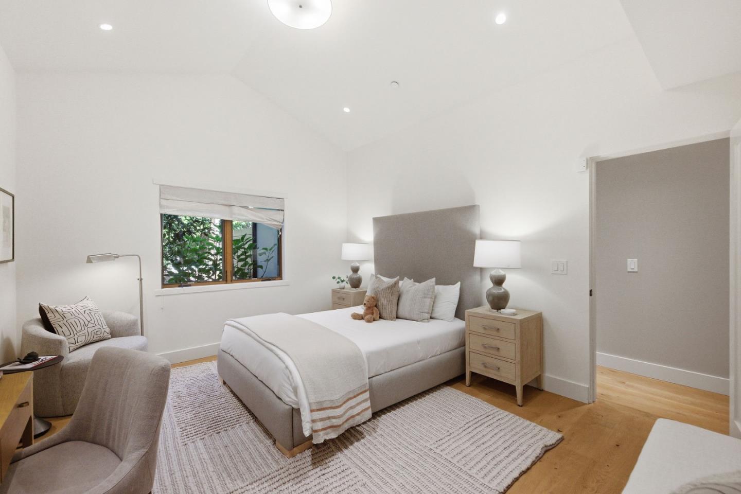 Detail Gallery Image 83 of 150 For 1485 Oak Rim Dr, Hillsborough,  CA 94010 - 5 Beds | 5/1 Baths