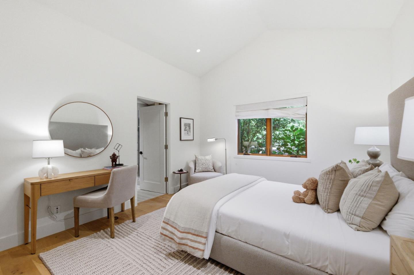 Detail Gallery Image 85 of 150 For 1485 Oak Rim Dr, Hillsborough,  CA 94010 - 5 Beds | 5/1 Baths