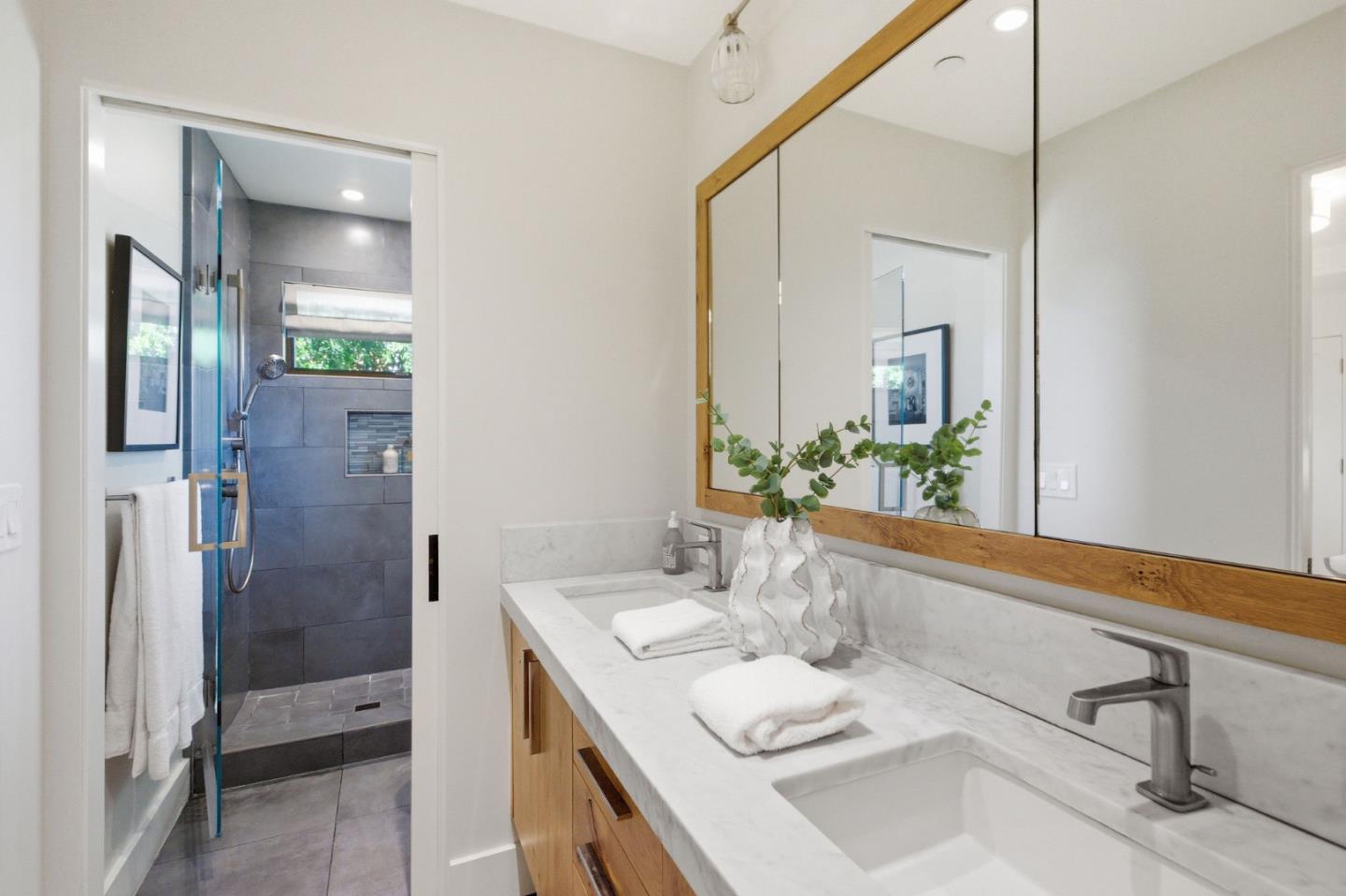 Detail Gallery Image 96 of 150 For 1485 Oak Rim Dr, Hillsborough,  CA 94010 - 5 Beds | 5/1 Baths