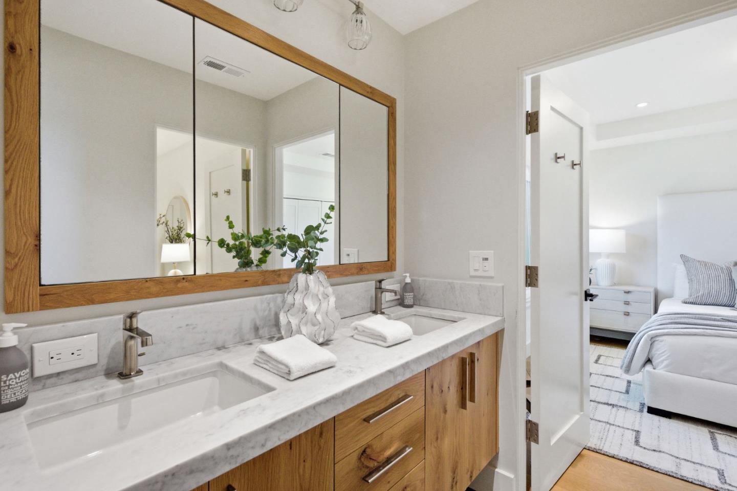 Detail Gallery Image 98 of 150 For 1485 Oak Rim Dr, Hillsborough,  CA 94010 - 5 Beds | 5/1 Baths