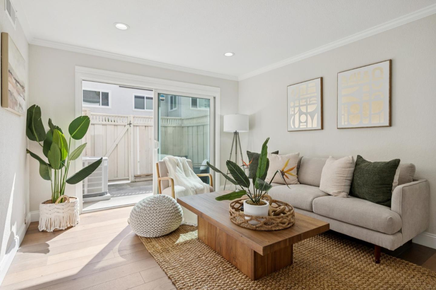 Detail Gallery Image 10 of 28 For 1901 La Corona Ct, Los Gatos,  CA 95032 - 3 Beds | 2/1 Baths