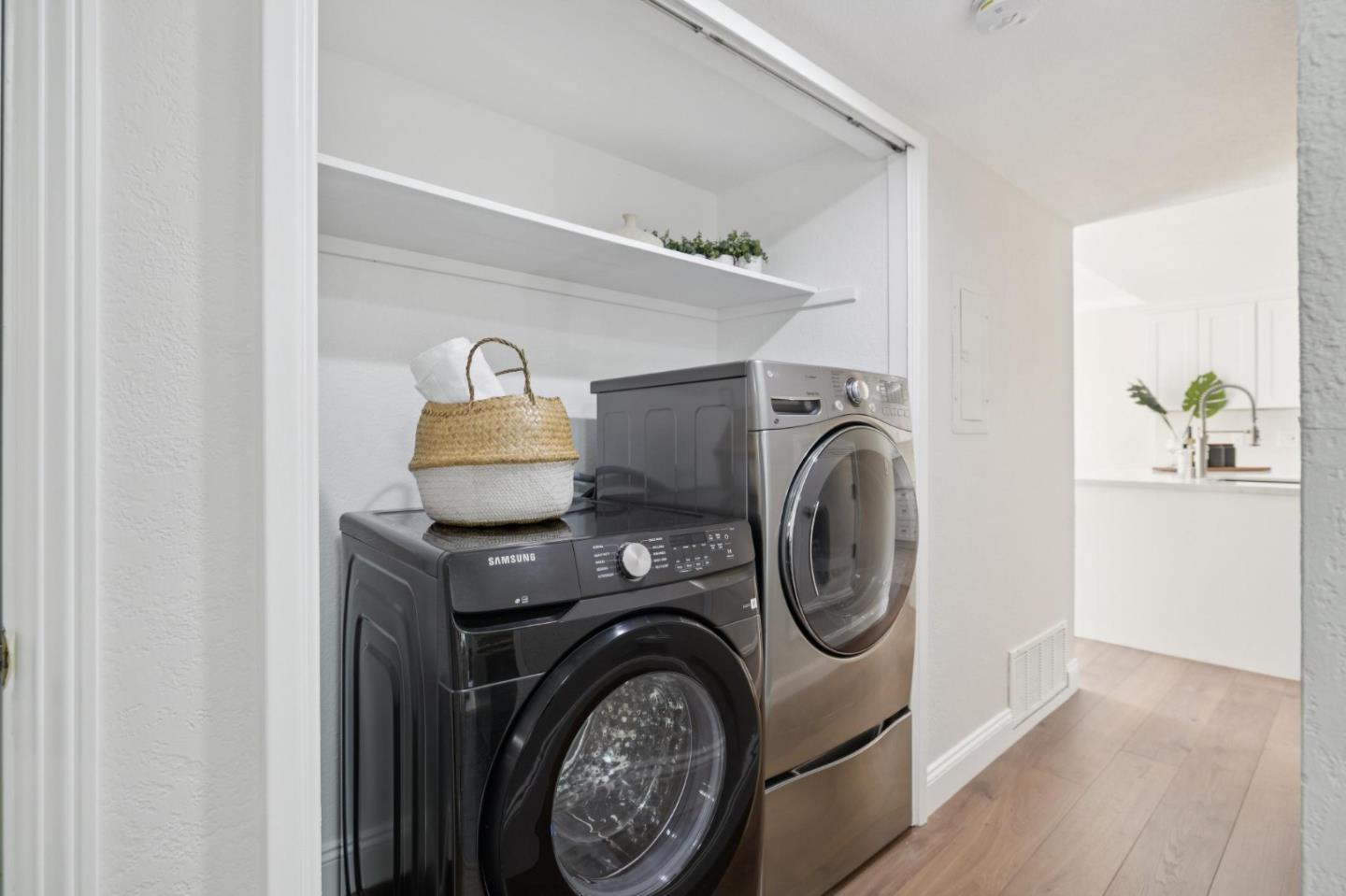 Detail Gallery Image 12 of 28 For 1901 La Corona Ct, Los Gatos,  CA 95032 - 3 Beds | 2/1 Baths