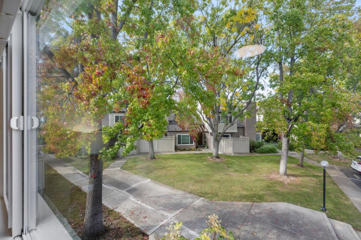 Detail Gallery Image 24 of 28 For 1901 La Corona Ct, Los Gatos,  CA 95032 - 3 Beds | 2/1 Baths