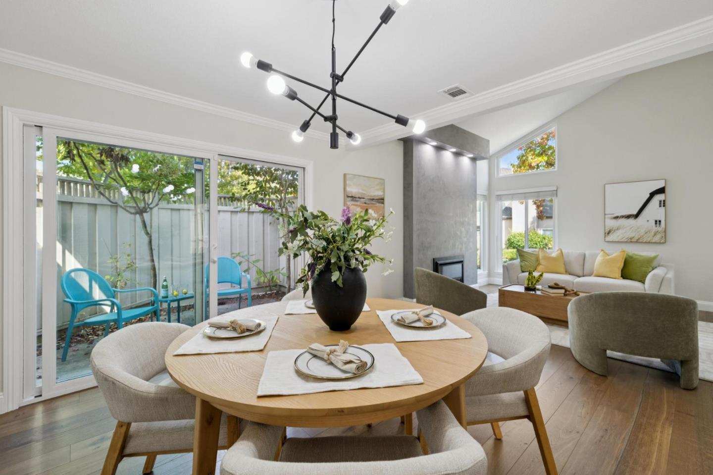 Detail Gallery Image 5 of 28 For 1901 La Corona Ct, Los Gatos,  CA 95032 - 3 Beds | 2/1 Baths