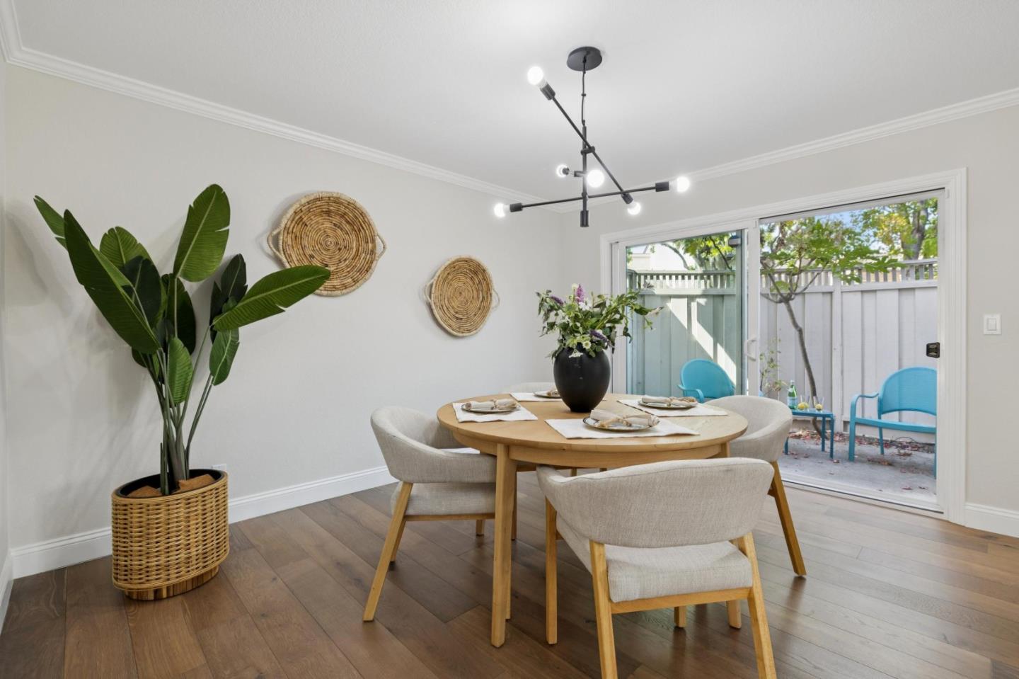 Detail Gallery Image 6 of 28 For 1901 La Corona Ct, Los Gatos,  CA 95032 - 3 Beds | 2/1 Baths