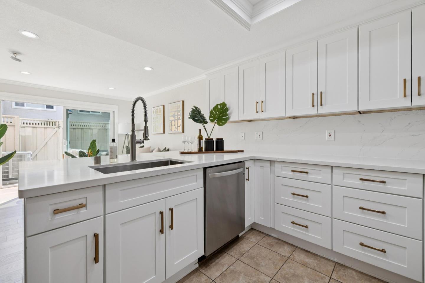 Detail Gallery Image 7 of 28 For 1901 La Corona Ct, Los Gatos,  CA 95032 - 3 Beds | 2/1 Baths