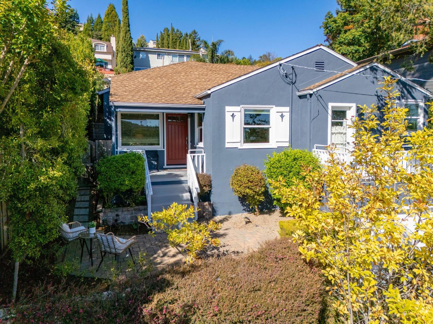 Detail Gallery Image 2 of 80 For 108 Beverly Dr, San Carlos,  CA 94070 - 3 Beds | 2 Baths