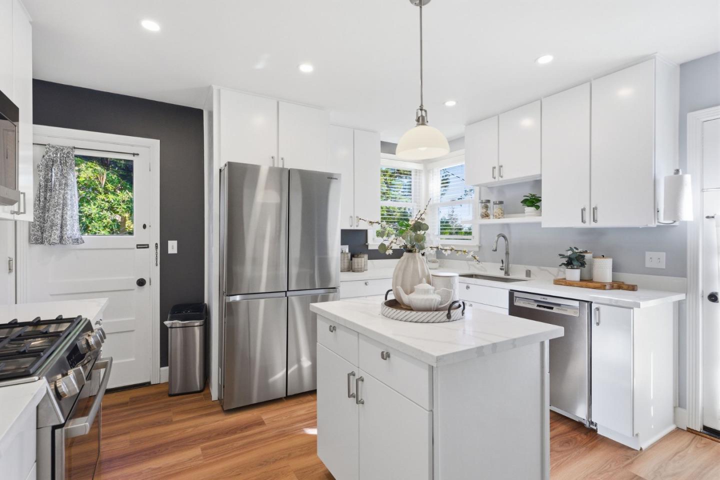 Detail Gallery Image 20 of 80 For 108 Beverly Dr, San Carlos,  CA 94070 - 3 Beds | 2 Baths