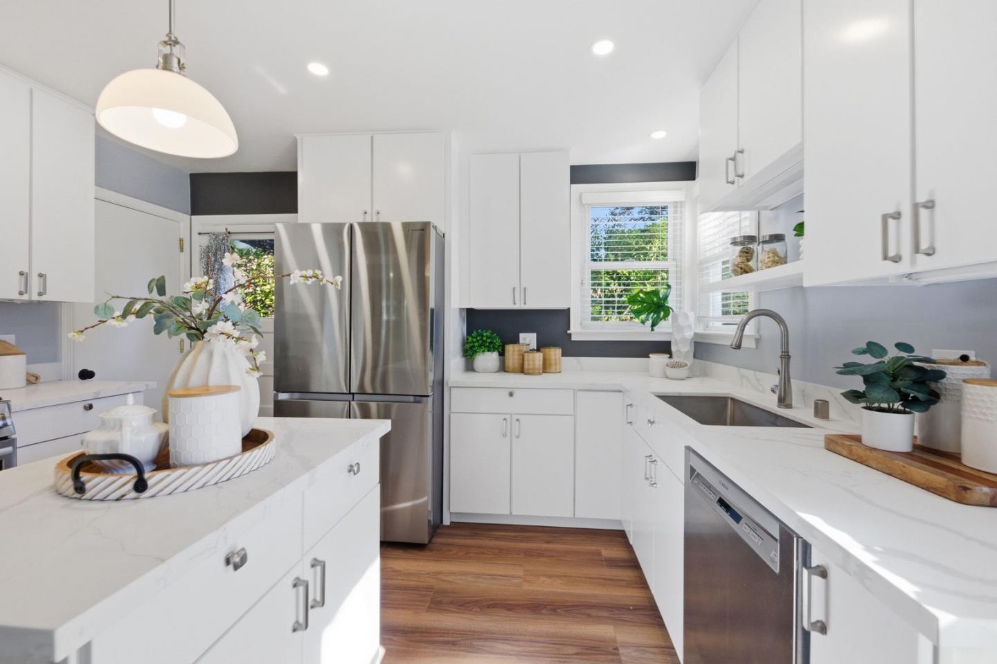 Detail Gallery Image 21 of 80 For 108 Beverly Dr, San Carlos,  CA 94070 - 3 Beds | 2 Baths