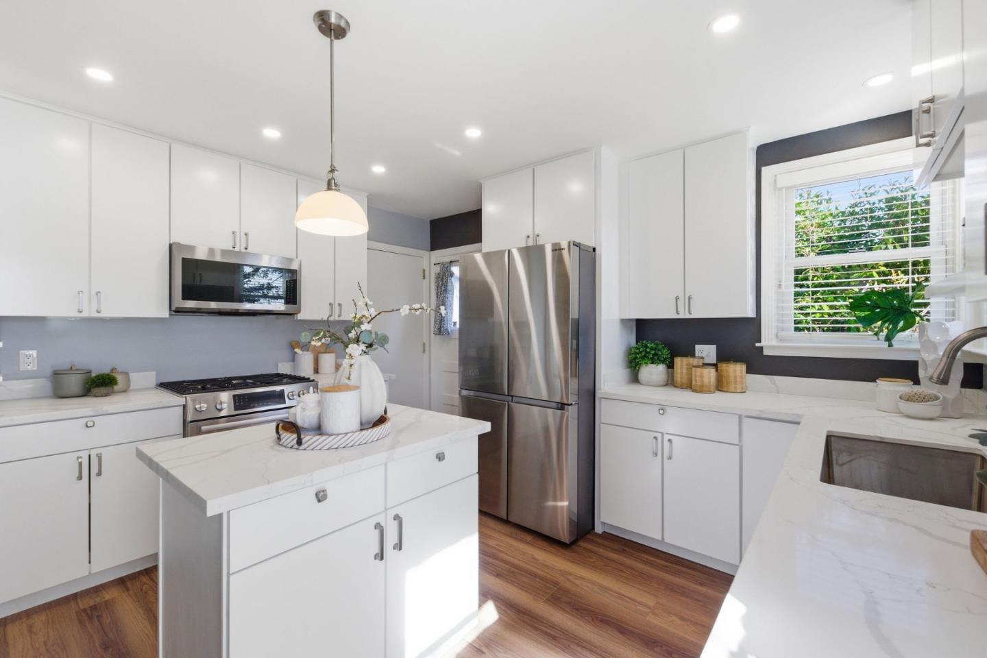 Detail Gallery Image 22 of 80 For 108 Beverly Dr, San Carlos,  CA 94070 - 3 Beds | 2 Baths