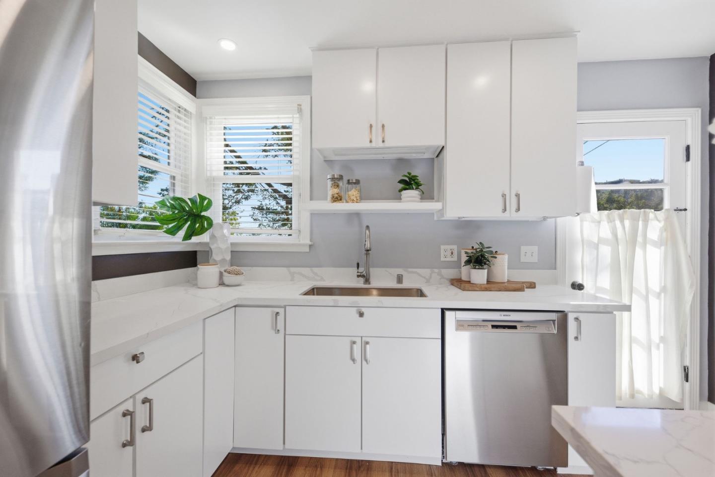 Detail Gallery Image 24 of 80 For 108 Beverly Dr, San Carlos,  CA 94070 - 3 Beds | 2 Baths