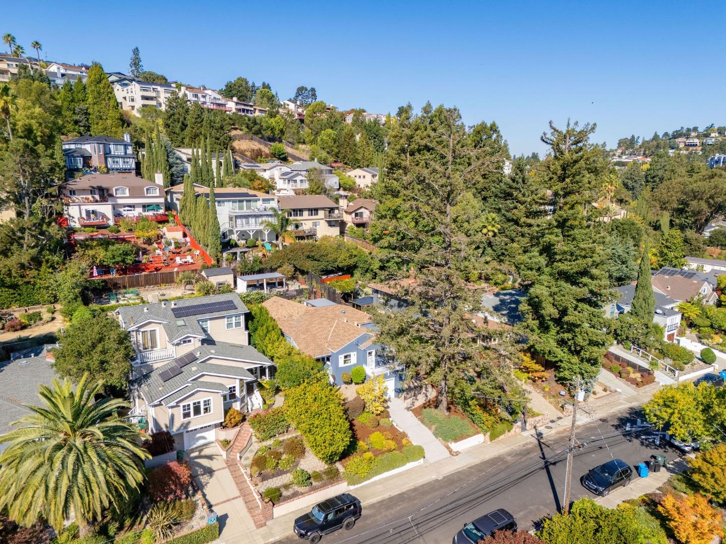 Detail Gallery Image 3 of 80 For 108 Beverly Dr, San Carlos,  CA 94070 - 3 Beds | 2 Baths