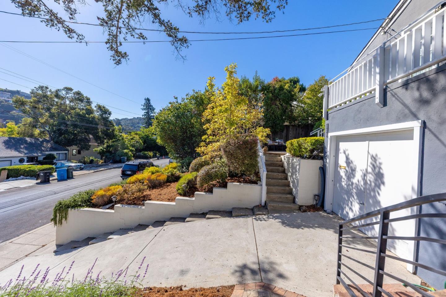 Detail Gallery Image 5 of 80 For 108 Beverly Dr, San Carlos,  CA 94070 - 3 Beds | 2 Baths