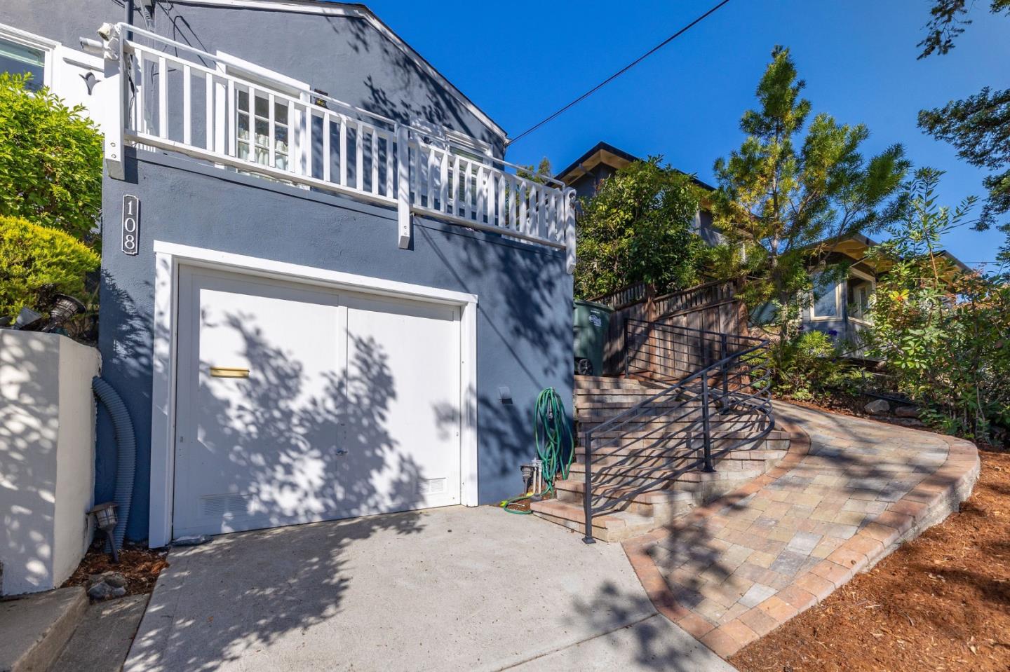 Detail Gallery Image 6 of 80 For 108 Beverly Dr, San Carlos,  CA 94070 - 3 Beds | 2 Baths