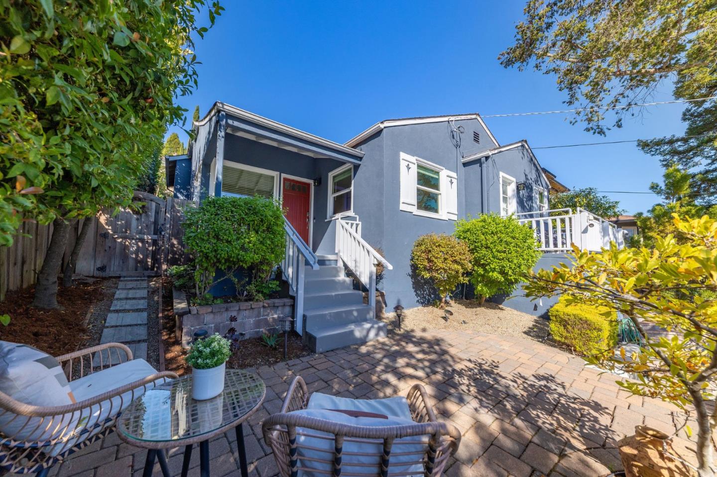 Detail Gallery Image 7 of 80 For 108 Beverly Dr, San Carlos,  CA 94070 - 3 Beds | 2 Baths