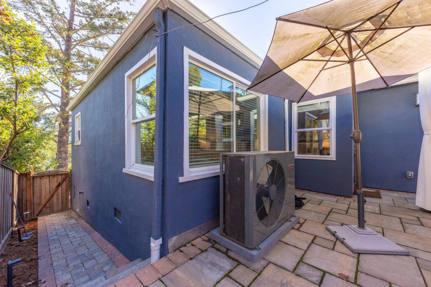 Detail Gallery Image 76 of 80 For 108 Beverly Dr, San Carlos,  CA 94070 - 3 Beds | 2 Baths