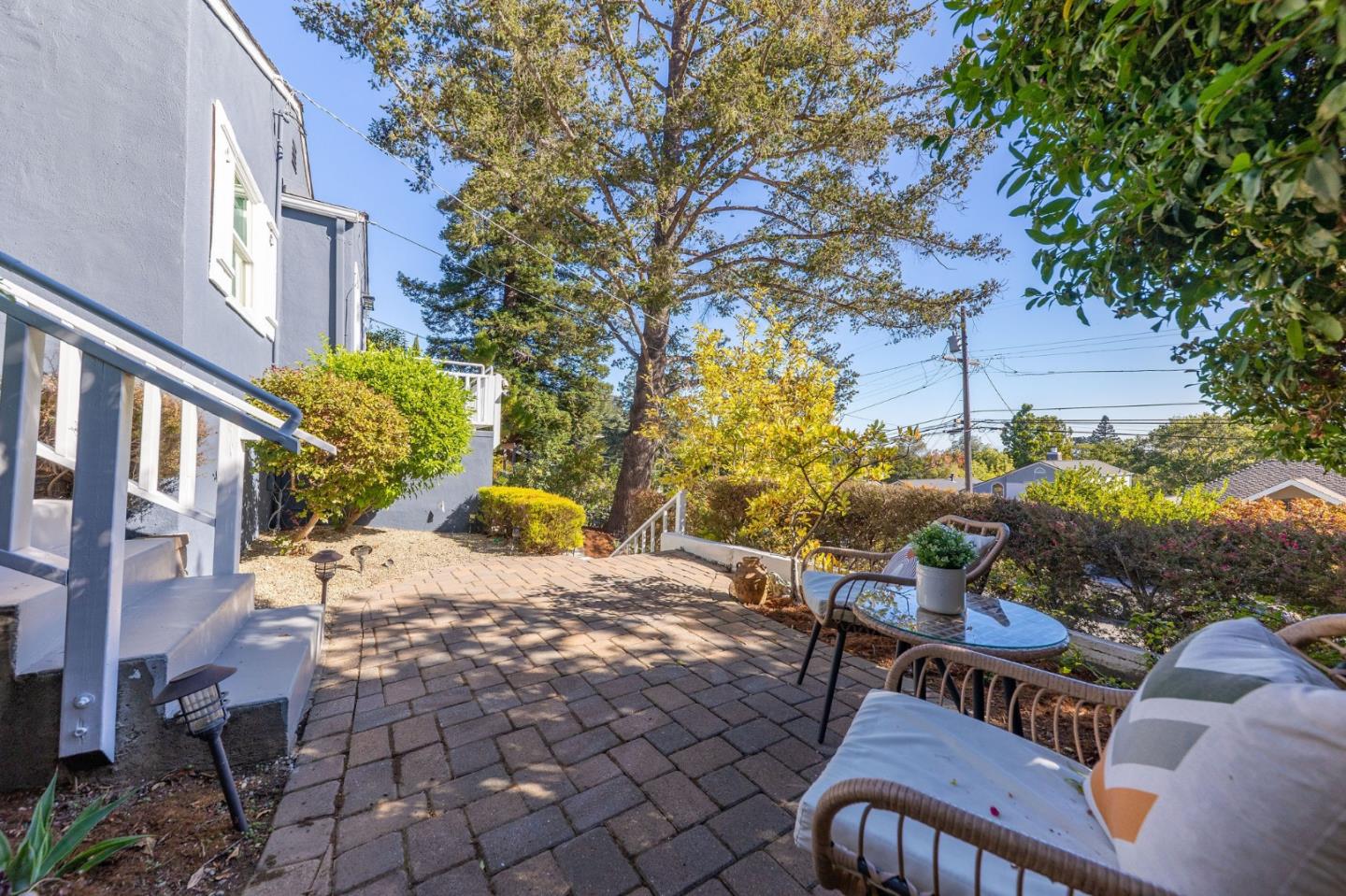 Detail Gallery Image 8 of 80 For 108 Beverly Dr, San Carlos,  CA 94070 - 3 Beds | 2 Baths