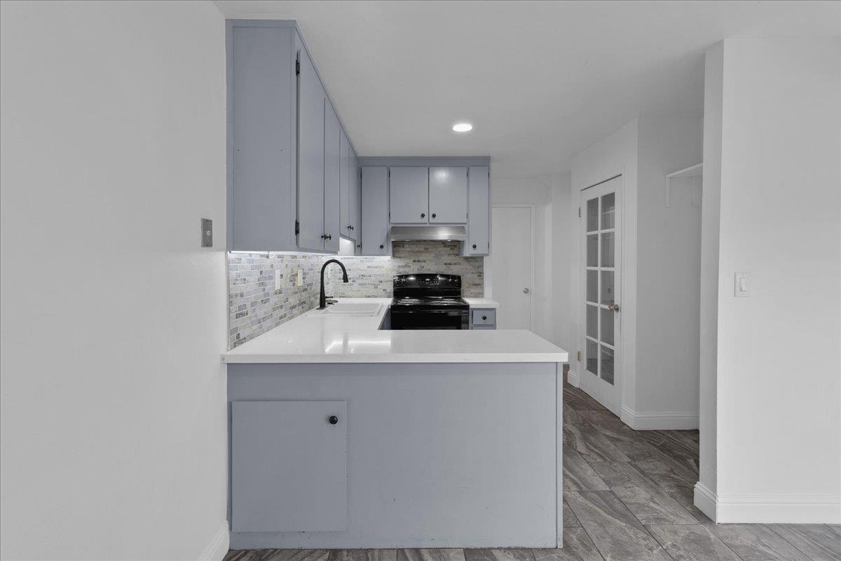 Detail Gallery Image 10 of 31 For 914 Acosta Plz #32,  Salinas,  CA 93905 - 3 Beds | 1/1 Baths