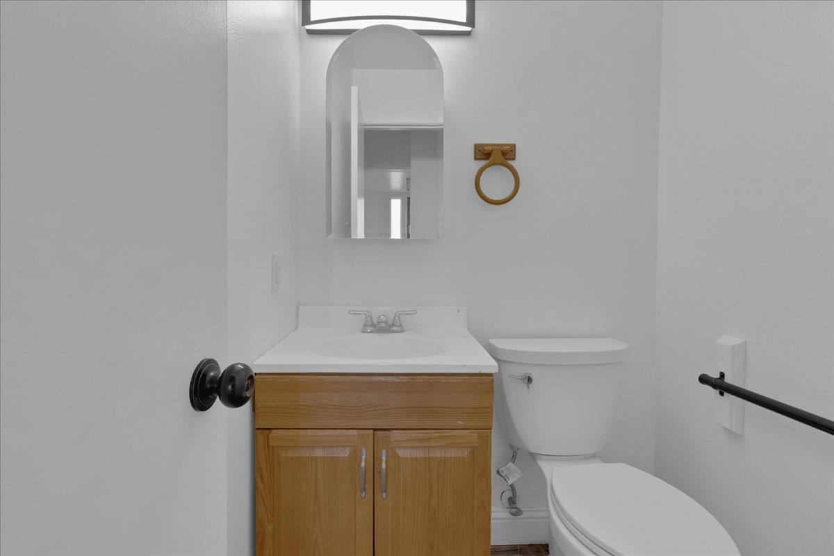 Detail Gallery Image 12 of 31 For 914 Acosta Plz #32,  Salinas,  CA 93905 - 3 Beds | 1/1 Baths