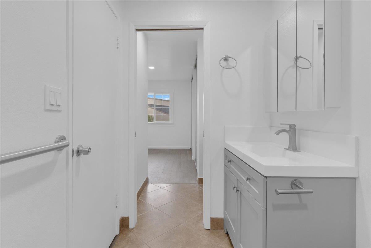 Detail Gallery Image 19 of 31 For 914 Acosta Plz #32,  Salinas,  CA 93905 - 3 Beds | 1/1 Baths