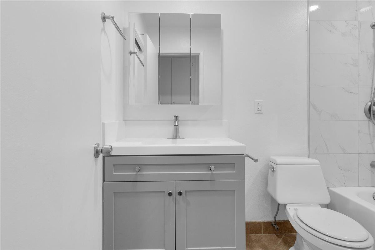 Detail Gallery Image 21 of 31 For 914 Acosta Plz #32,  Salinas,  CA 93905 - 3 Beds | 1/1 Baths