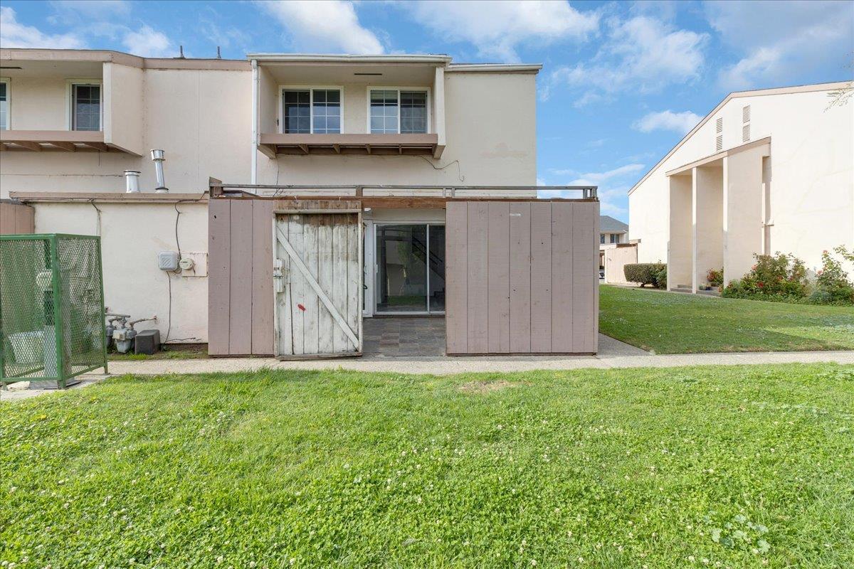 Detail Gallery Image 29 of 31 For 914 Acosta Plz #32,  Salinas,  CA 93905 - 3 Beds | 1/1 Baths