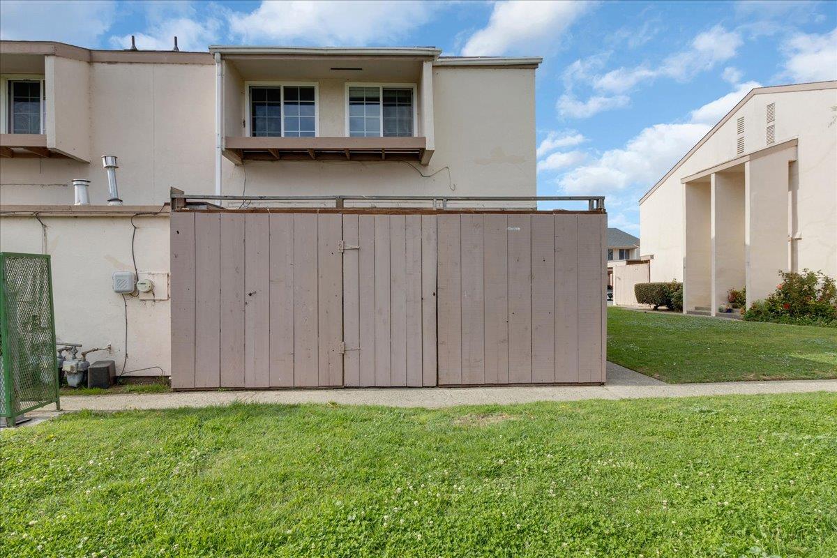 Detail Gallery Image 30 of 31 For 914 Acosta Plz #32,  Salinas,  CA 93905 - 3 Beds | 1/1 Baths