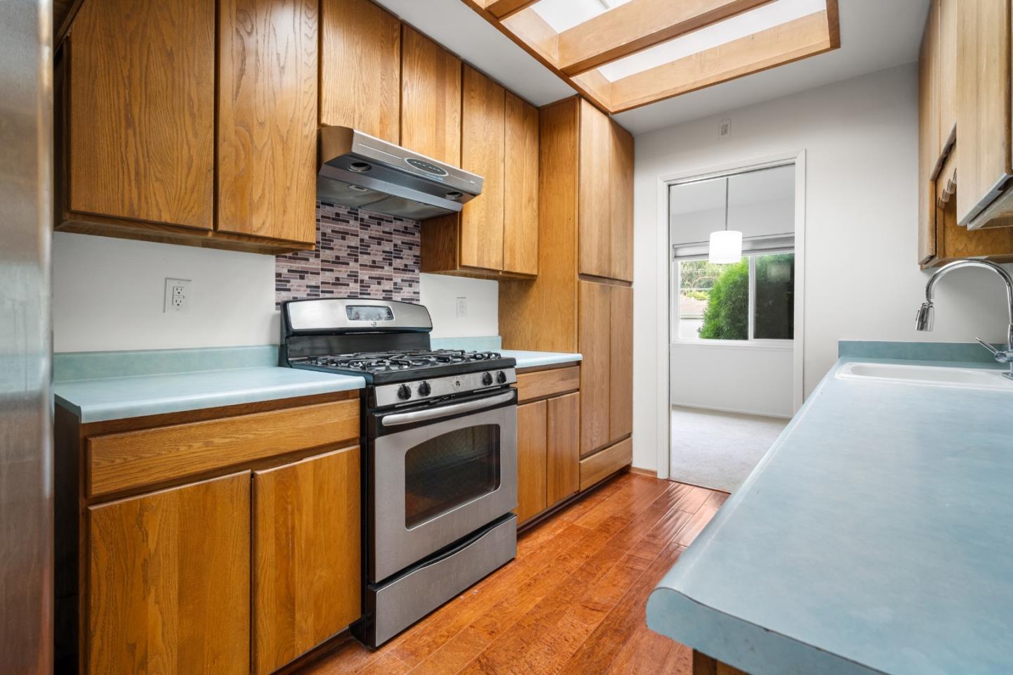 Detail Gallery Image 13 of 40 For 2405 Whitman Way, San Bruno,  CA 94066 - 3 Beds | 2 Baths