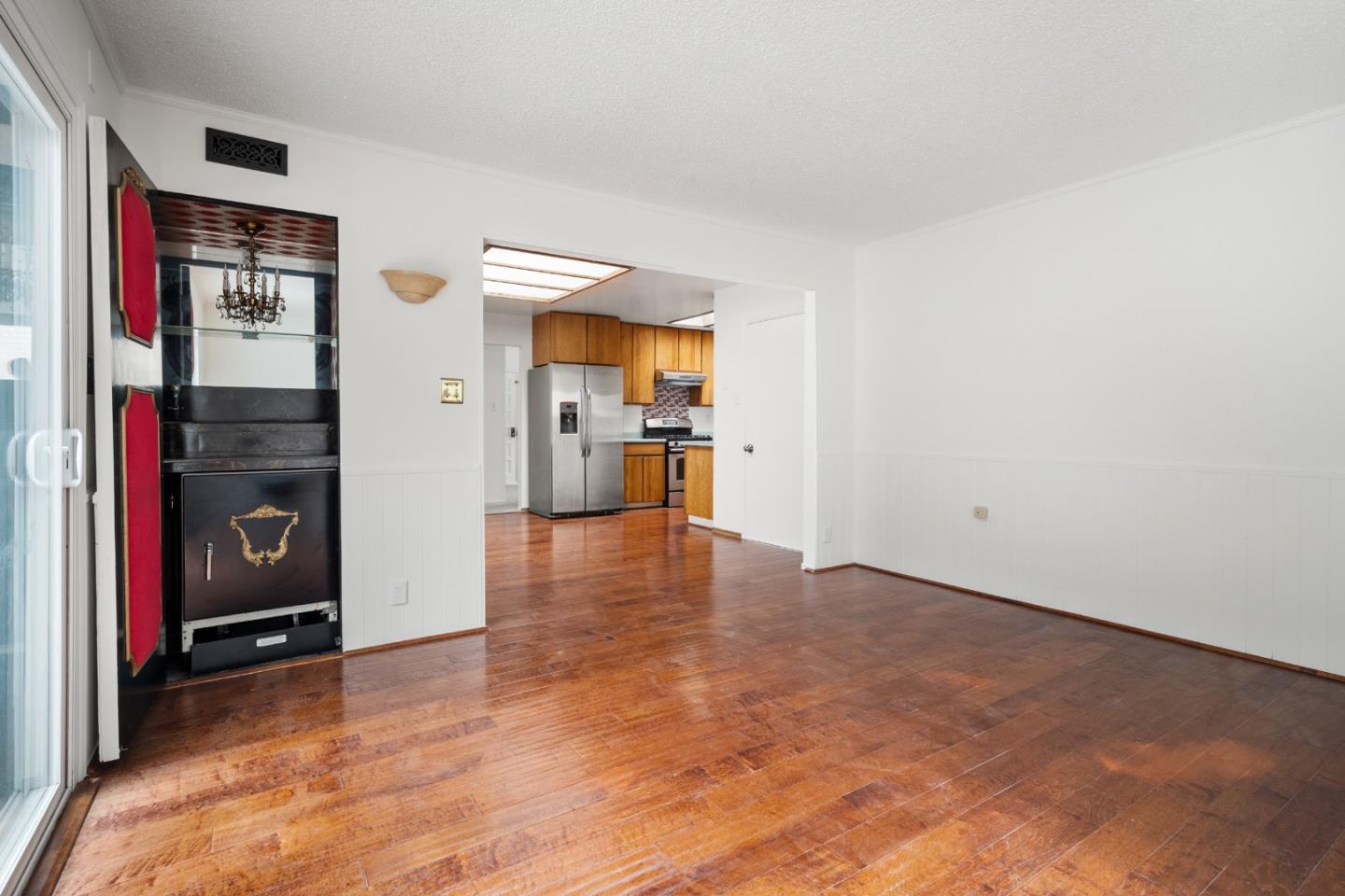 Detail Gallery Image 18 of 40 For 2405 Whitman Way, San Bruno,  CA 94066 - 3 Beds | 2 Baths