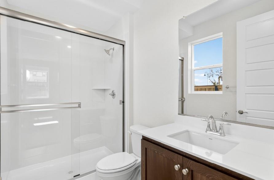 Detail Gallery Image 9 of 14 For 6012 Big Sky Dr, Fairfield,  CA 94533 - 5 Beds | 3/1 Baths