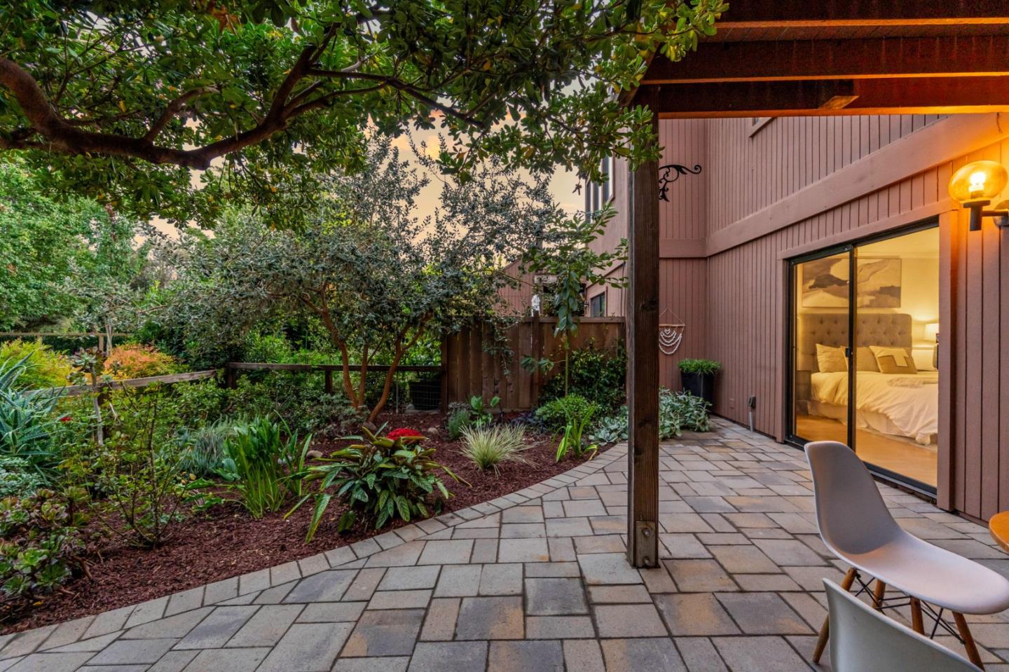 Detail Gallery Image 10 of 51 For 1631 Grant Rd, Mountain View,  CA 94040 - 4 Beds | 3 Baths