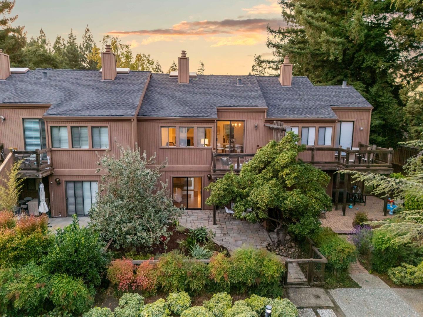 Detail Gallery Image 2 of 51 For 1631 Grant Rd, Mountain View,  CA 94040 - 4 Beds | 3 Baths