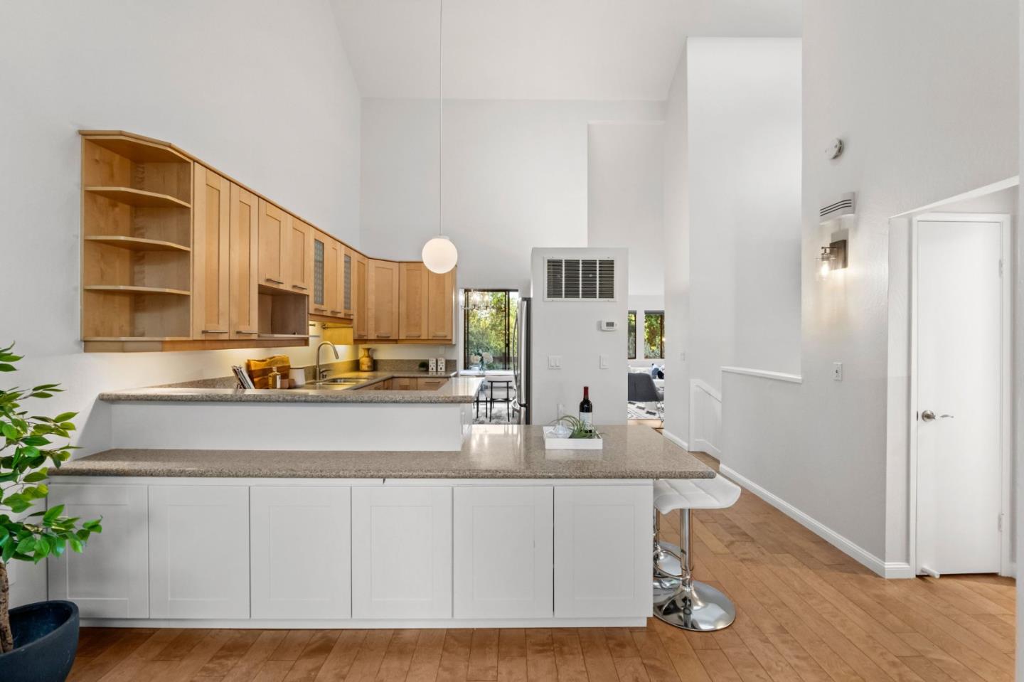 Detail Gallery Image 24 of 51 For 1631 Grant Rd, Mountain View,  CA 94040 - 4 Beds | 3 Baths