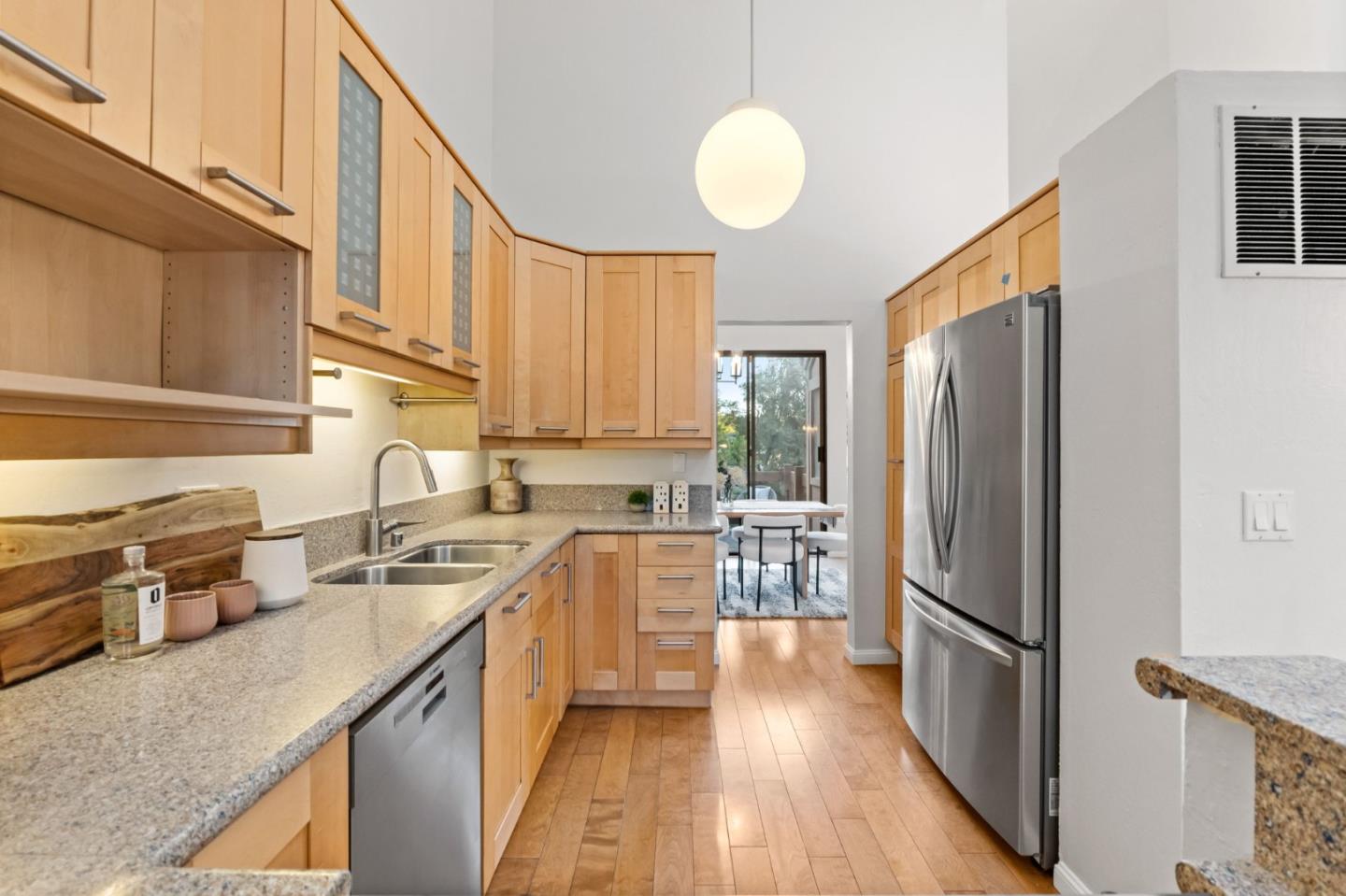 Detail Gallery Image 28 of 51 For 1631 Grant Rd, Mountain View,  CA 94040 - 4 Beds | 3 Baths