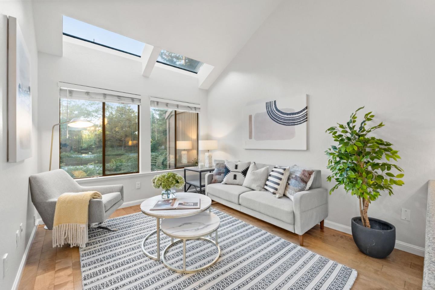 Detail Gallery Image 29 of 51 For 1631 Grant Rd, Mountain View,  CA 94040 - 4 Beds | 3 Baths